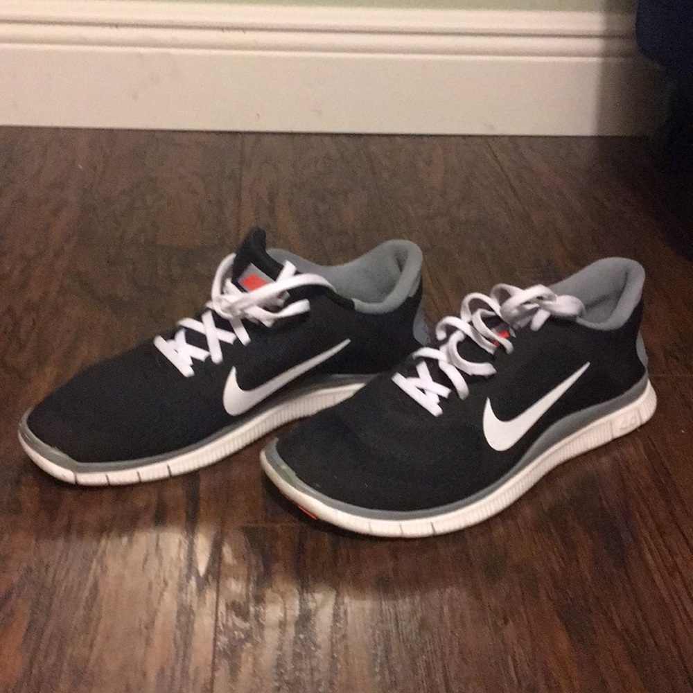 Black Nike 4.0 sneakers